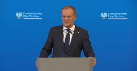 Tusk: Przy sprzedaży Lotosu działy się rzeczy, które kazały podnosić krzyk nawet Kamińskiemu i Wąsikowi