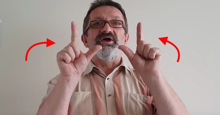 Prosty sposób na nauczenie się tabliczki mnożenia. Wykorzystaj do tego swoje dłonie!