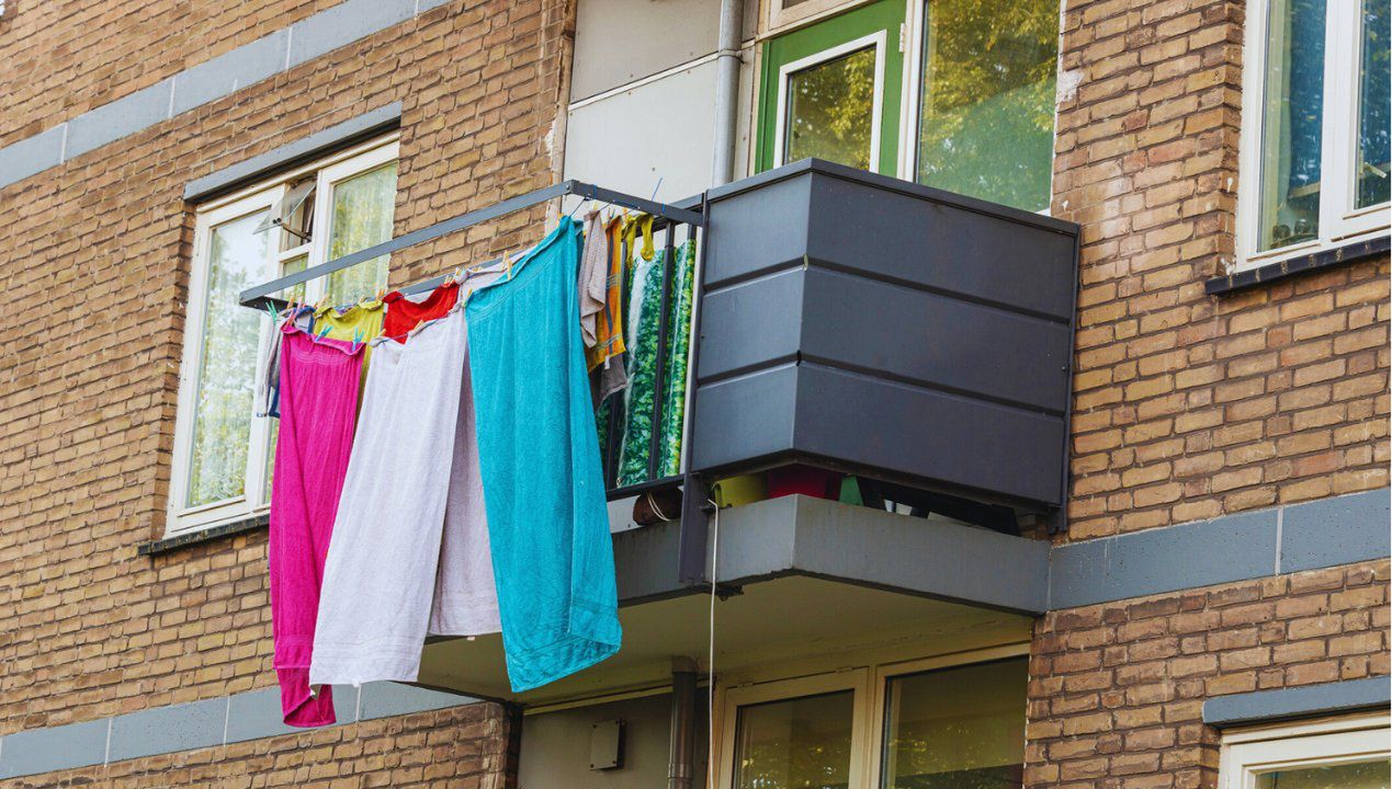 Regularnie suszysz pranie na balkonie? Może cię to kosztować nawet 500 złotych