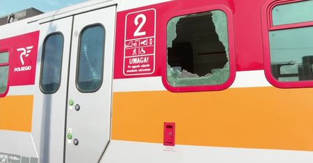 Demolka pociągów na bocznicy w Lesznie, straty na pół miliona złotych. Podejrzani mają 12 i 14 lat
