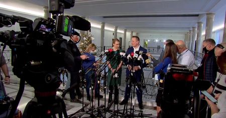 Krzysztof Brejza poinformował, że z numeru jego żony “rozsyłane są wiadomości o podłożeniu ładunków wybuchowych w całej Polsce”
