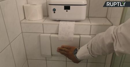 Oto pierwsze na świecie urządzenie podgrzewające… papier toaletowy. Przydatne?