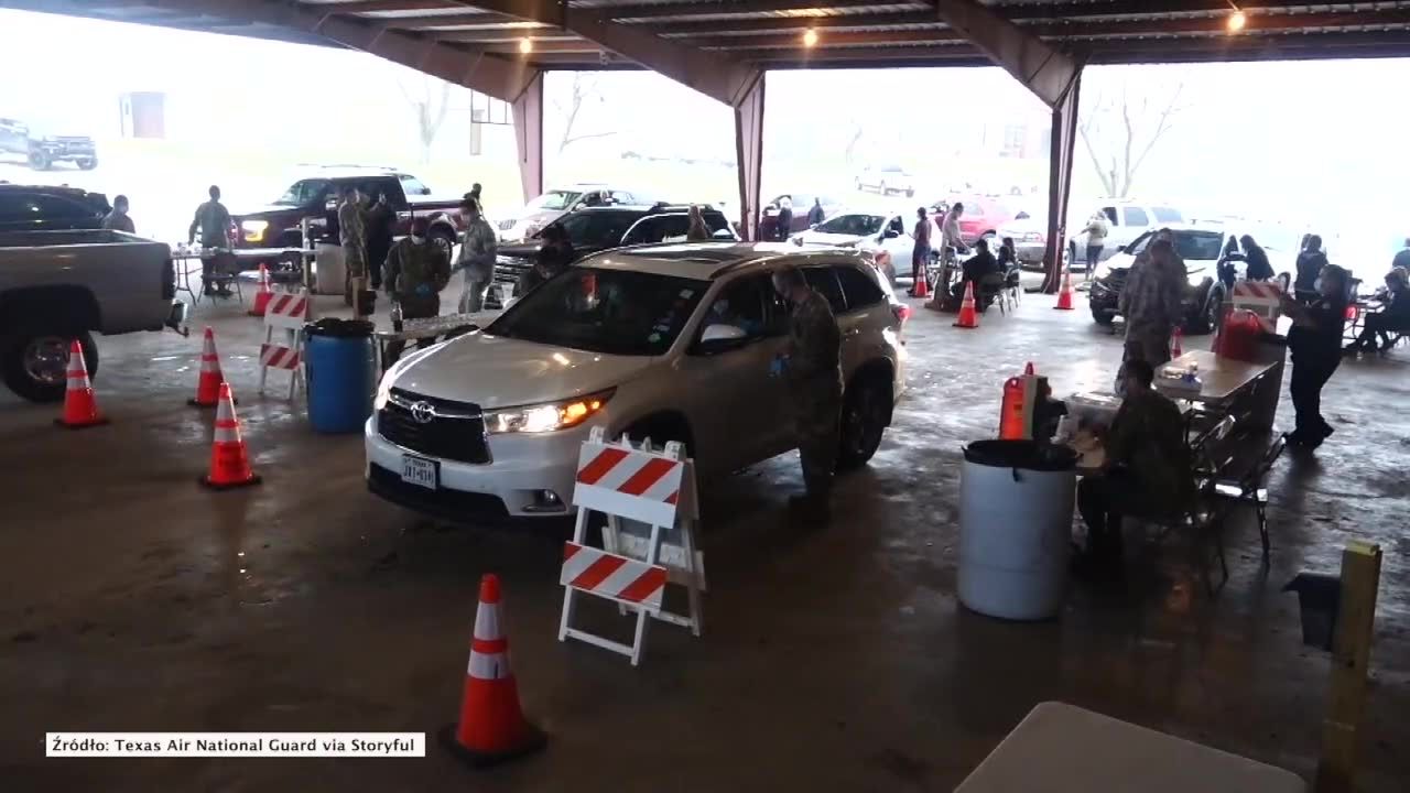 Wojsko pomaga przy szczepieniach przeciwko COVID-19 w teksańskim punkcie drive-thru