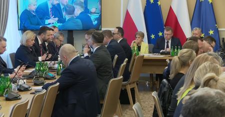 Dwa projekty uchwał o Janie Pawle II na komisji. PiS chce “bronić dobrego imienia”, a PSL “upamiętnić”