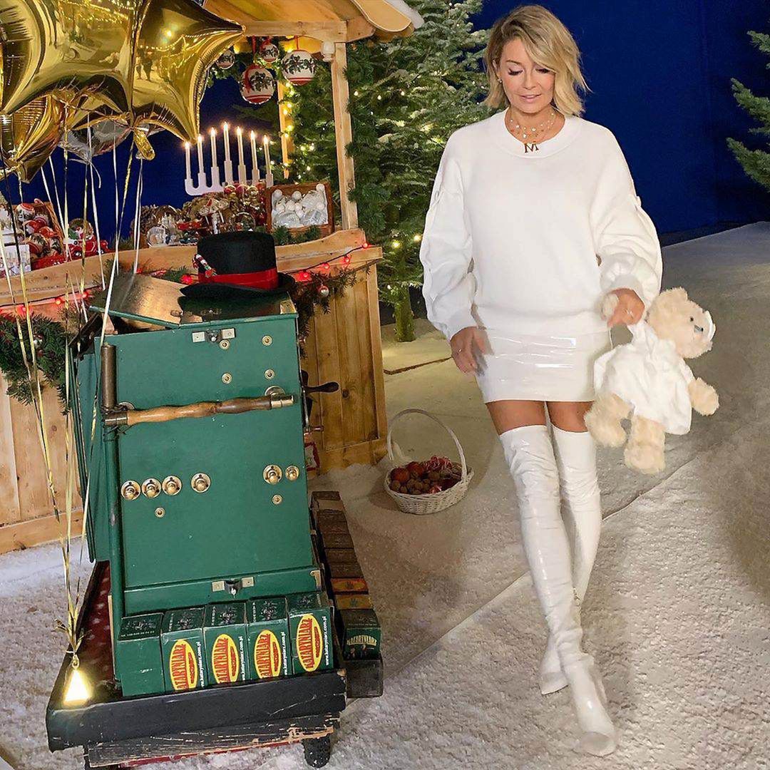 Małgorzata Rozenek w lateksowej mini i kozakach