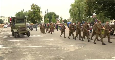 Przemarsz wojsk i parada zabytkowych aut. Góra Kalwaria świętowała 100. rocznicę wizyty Józefa Piłsudskiego