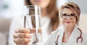 Lekarka mówi wprost, jaką pić wodę. Wiele osób nie wie, jak można sobie zaszkodzić
