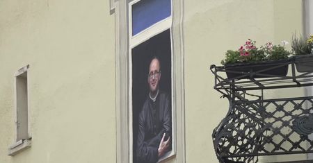 W Sopocie odsłonięto mural upamiętniający księdza Jana Kaczkowskiego