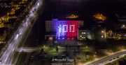 Pilska komenda policji w niecodziennej iluminacji