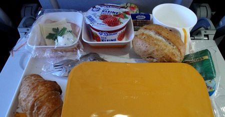 Weganin zamówił śniadanie w samolocie. "Myślałem, że to przystawka"
