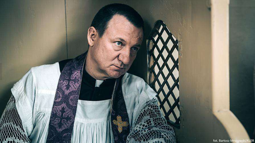 Robert Więckiewicz jako Ksiądz Trybus – Kler