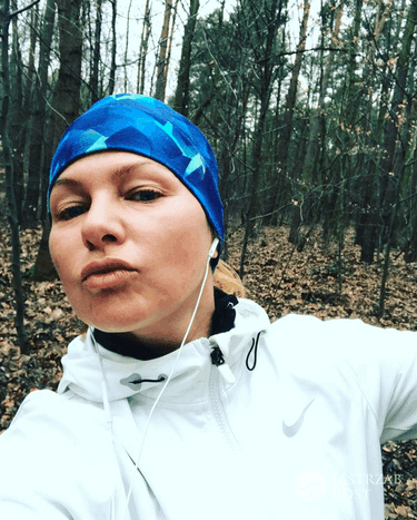 Katarzyna Bujakiewicz biega po lesie - Instagram
