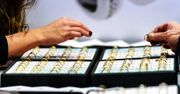 Brudne sekrety popularnych sklepów jubilerskich. „Obrączki są dmuchane w środku”