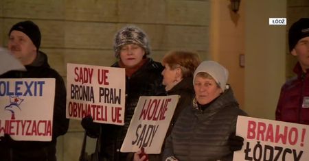 “Stop zastraszaniu sędziów”. Protest KOD-u w Łodzi przeciwko ustawie dyscyplinującej sędziów