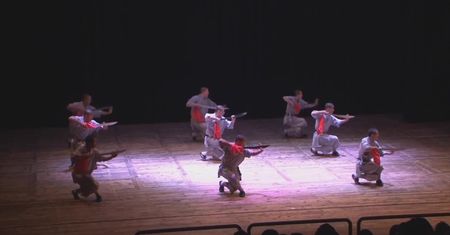 Widowiskowy pokaz mnichów z klasztoru Shaolin w Algierze