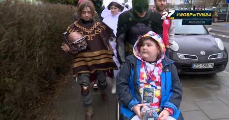 “Ten sprzęt naprawdę ratuje ludzi”. Chory chłopiec po raz ósmy został wolontariuszem WOŚP