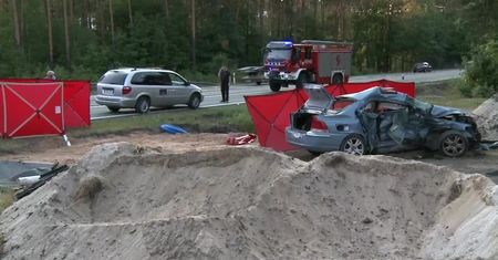 Dwie osoby zginęły w zderzeniu samochodów na skrzyżowaniu dróg krajowych 42 i 74 na Śląsku