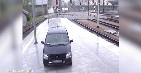 Wjechał samochodem na peron. Pijany kierowca trafił do aresztu