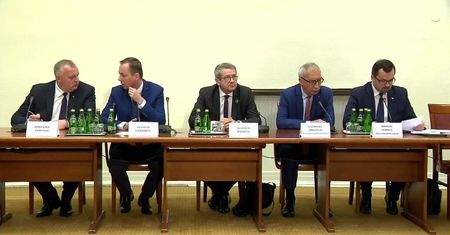 Komisja śledcza do spraw VAT składa zawiadomienie o możliwości popełnienia przestępstwa przez b. ministra finansów M. Szczurka