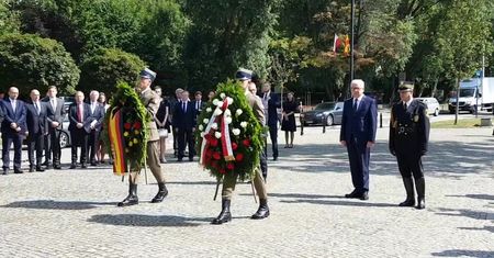 Szefowie MSZ Polski i Niemiec złożyli wieńce pod Pomnikiem Ofiar Rzezi Woli w Warszawie