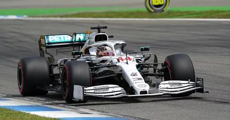 Lewis Hamilton po niezwykłej pogoni wygrał wyścig o Grand Prix Węgier. Max Verstappen był drugi