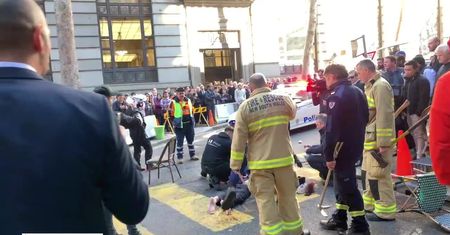 Atak nożownika w Sydney. Biegał po ulicach z nożem, zatrzymali go przechodnie