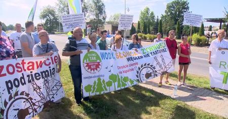 „Woda znika w oczach”. Mieszkańcy i ekolodzy zarzucają kopalni w Kleczewie degradację środowiska