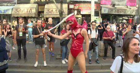 Zamieszki podczas parady LGBT w Belgradzie. Przeciwnicy próbowali ją zablokować