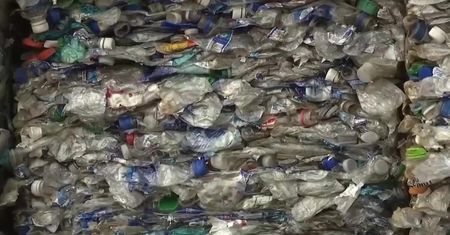 Odpady z Indonezji wracają na Zachód. 547 kontenerów w drodze do USA i Europy
