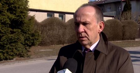 W ciężarówce w Kutnie policjanci znaleźli martwych mężczyzn