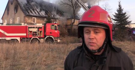 W Jeleniej Górze spłonął budynek. “To pustostan, nikt nie ucierpiał”
