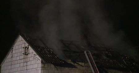 Tragiczny pożar domu na Śląsku. Jedna osoba zmarła, druga poparzona trafiła do szpitala