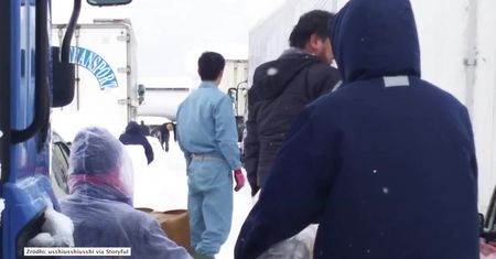 Śnieg sparaliżował Japonię. Setki osób utknęło w swoich pojazdach nawet na 3 dni