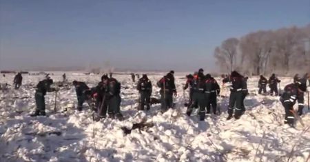 Zbierają szczątki rosyjskiego samolotu. Przyczyną katastrofy oblodzenie czujników