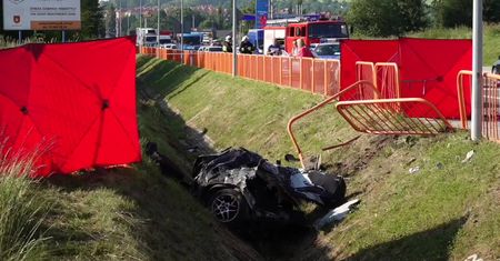 Samochód osobowy zderzył się z ciężarówką pod Nową Rudą. Trzy osoby nie żyją