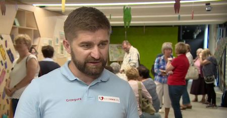 Nie użyli defibrylatora, choć był. Teraz pacjent jest w stanie ciężkim