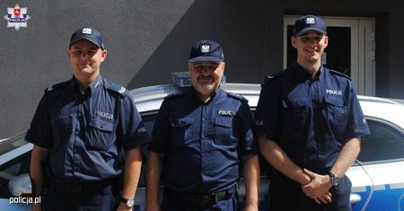 BOSEGO I WYZIĘBIONEGO 2-LATKA POLICJANCI ODNALEŹLI W LESIE