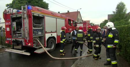 Piorun uderzył w dom województwie dolnośląskim. Interweniowało 9 zastępów straży pożarnej