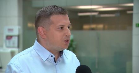 Mieszkańcy budynku na warszawskiej Woli pakują walizki, a politycy przerzucają się odpowiedzialnością