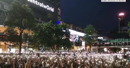 Trwają zamieszki w Bangkoku. Protestujący zablokowali ruch na jednym z głównych skrzyżowań w mieście