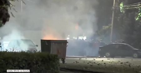 Protestujący wdarli się do parlamentu Kirgistanu. Setki rannych, zginęła co najmniej jedna osoba