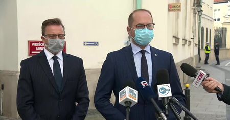 M. Szczerba: Nie mamy respiratorów, nie mamy strategii, ale mamy nagrody