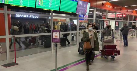 “Samoloty pełne, bilety po parę tysięcy zł”. Pasażerowie z Anglii o powrocie do kraju na święta