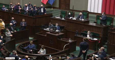 Burza w Sejmie. Poseł KO zapowiada, że pozwie wicemarszałka Sejmu za obraźliwe wypowiedzi