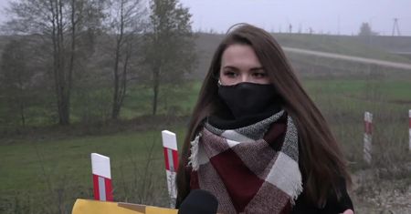 Studentki z transparentami ze strajku kobiet zostały wyproszone z pociągu przez konduktorkę
