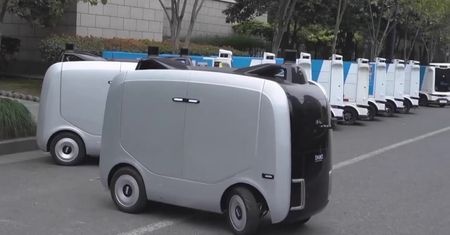 Chiny przygotowują się na “Podwójną Jedenastkę”. Na jednym z uniwersytetów pojawiła się flota 22 robotów do dostarczania paczek