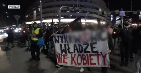 “Myślę, czuję, decyduję!”. Wieczorne demonstracje we Wrocławiu i Łodzi