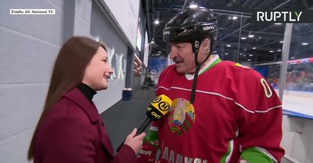 Aleksandr Łukaszenka grał w hokeja podczas pandemii koronawirusa. “Lepiej umrzeć stojąc, niż żyć na kolanach”