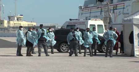 Kwarantanna 276 migrantów, którzy przypłynęli na Sycylię. Ponad 150 przypadków koronawirusa we Włoszech