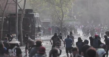 Demonstranci rzucali koktajlami Mołotowa, policja użyła armatek wodnych. Ciąg dalszy protestów w Chile
